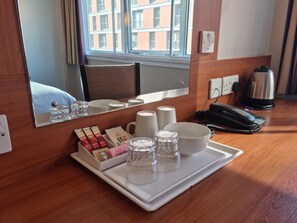 Twin Room | Coffee and/or coffee maker - The Clyde Hotel (Glasgow)