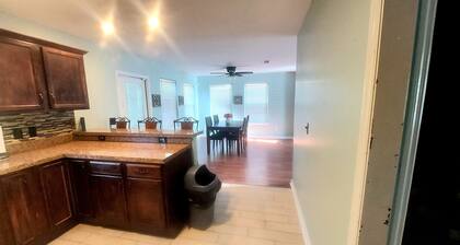 4 Bed 3.5 bath with king bed and jacuzzi tub!