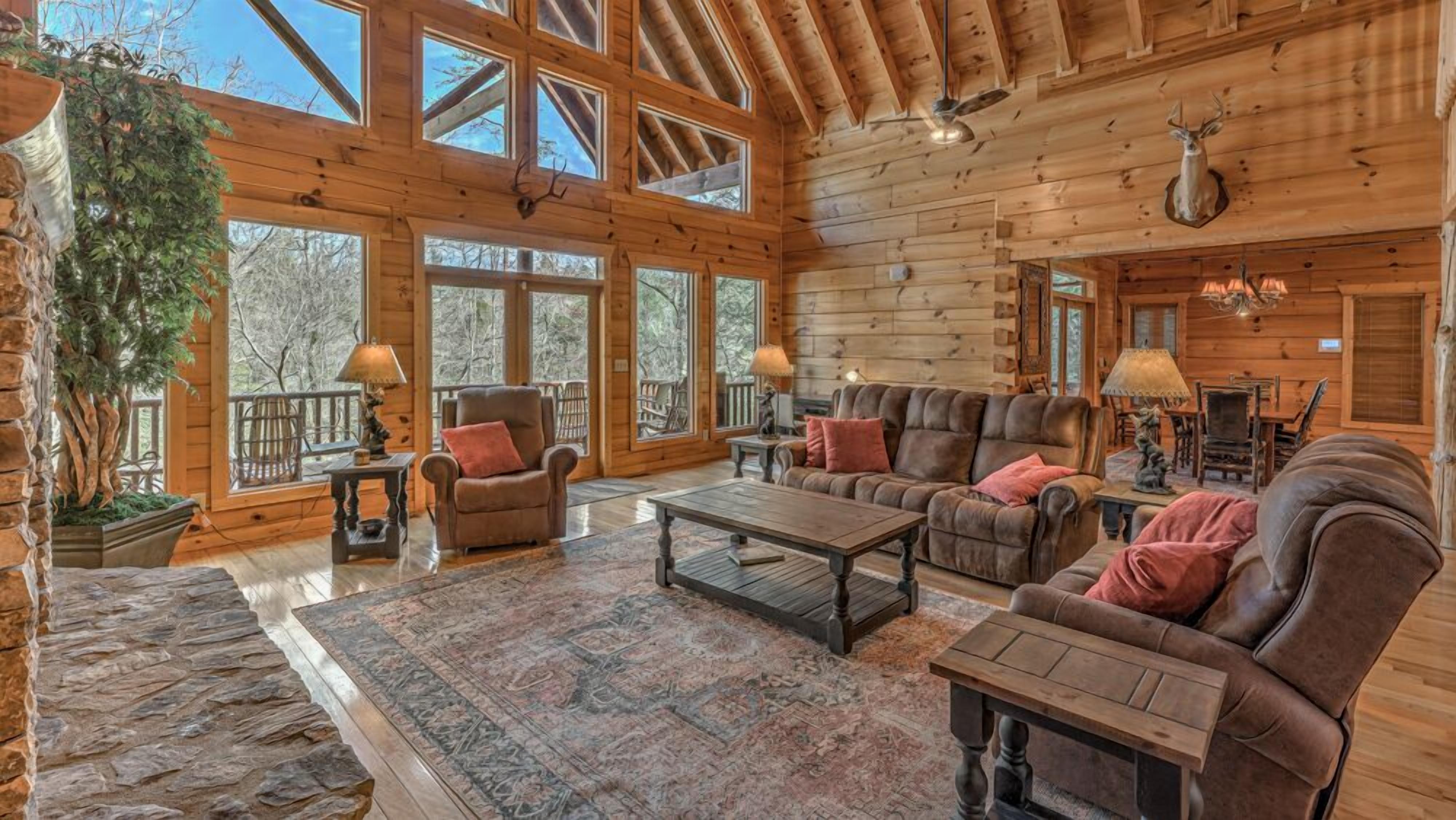 Fernseher, Kamin, Videospiele, Tischtennisplatte