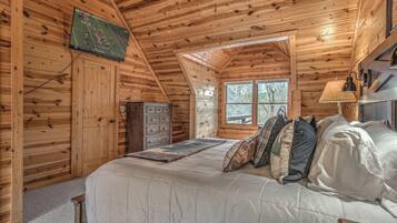 5 bedrooms, iron/ironing board, free WiFi, bed sheets