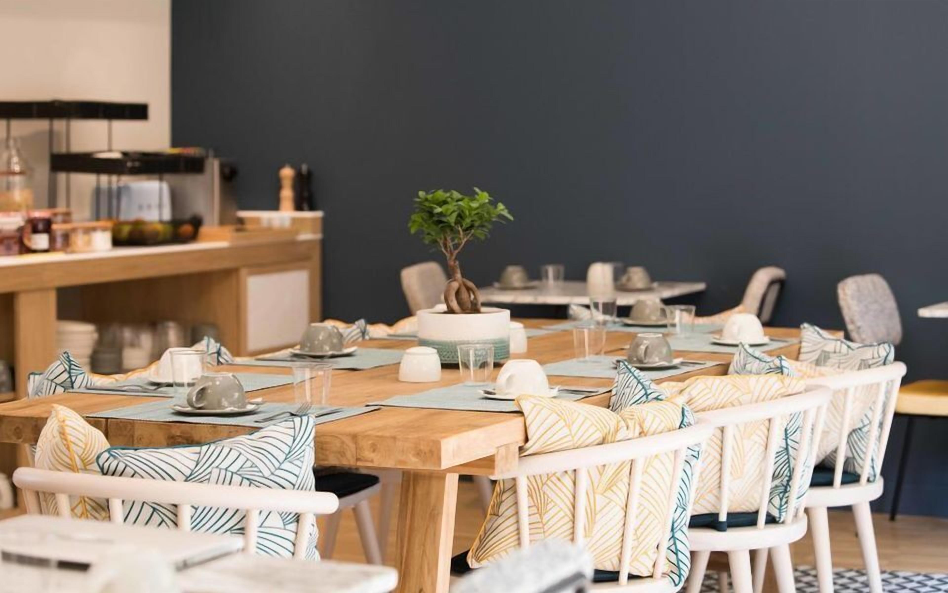 daily continental breakfast (eur 18 per person)