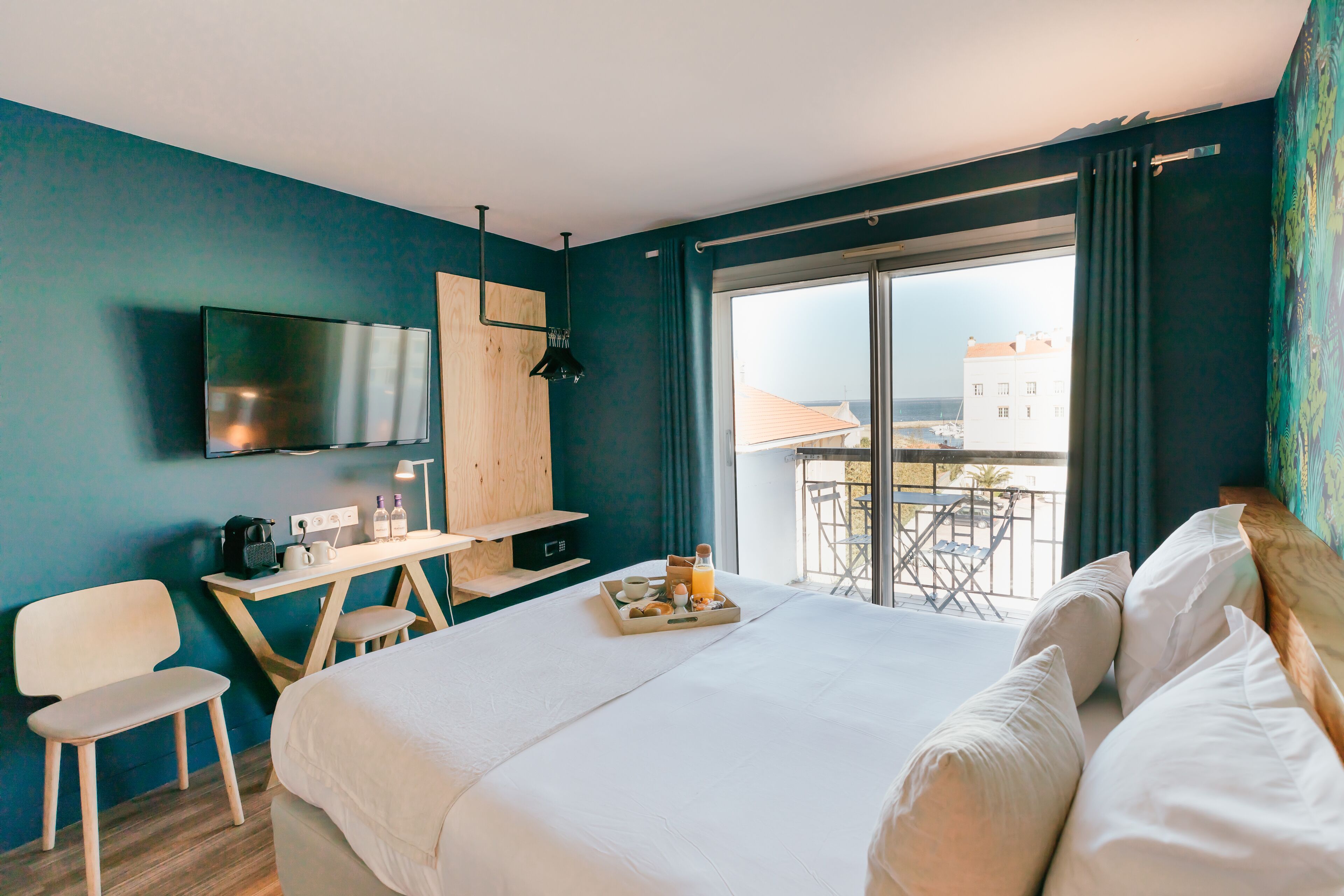 deluxe room | select comfort beds, in-room safe, blackout curtains, free wifi