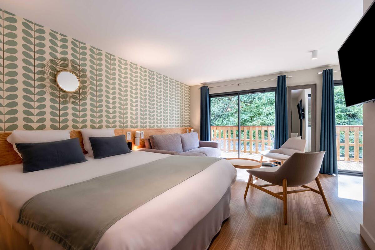 family room | select comfort beds, in-room safe, blackout curtains, free wifi