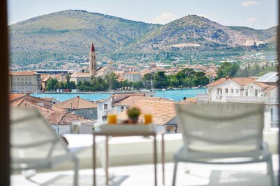 Beautiful  villa Trogir 2 with sea view- 2 min from the beach