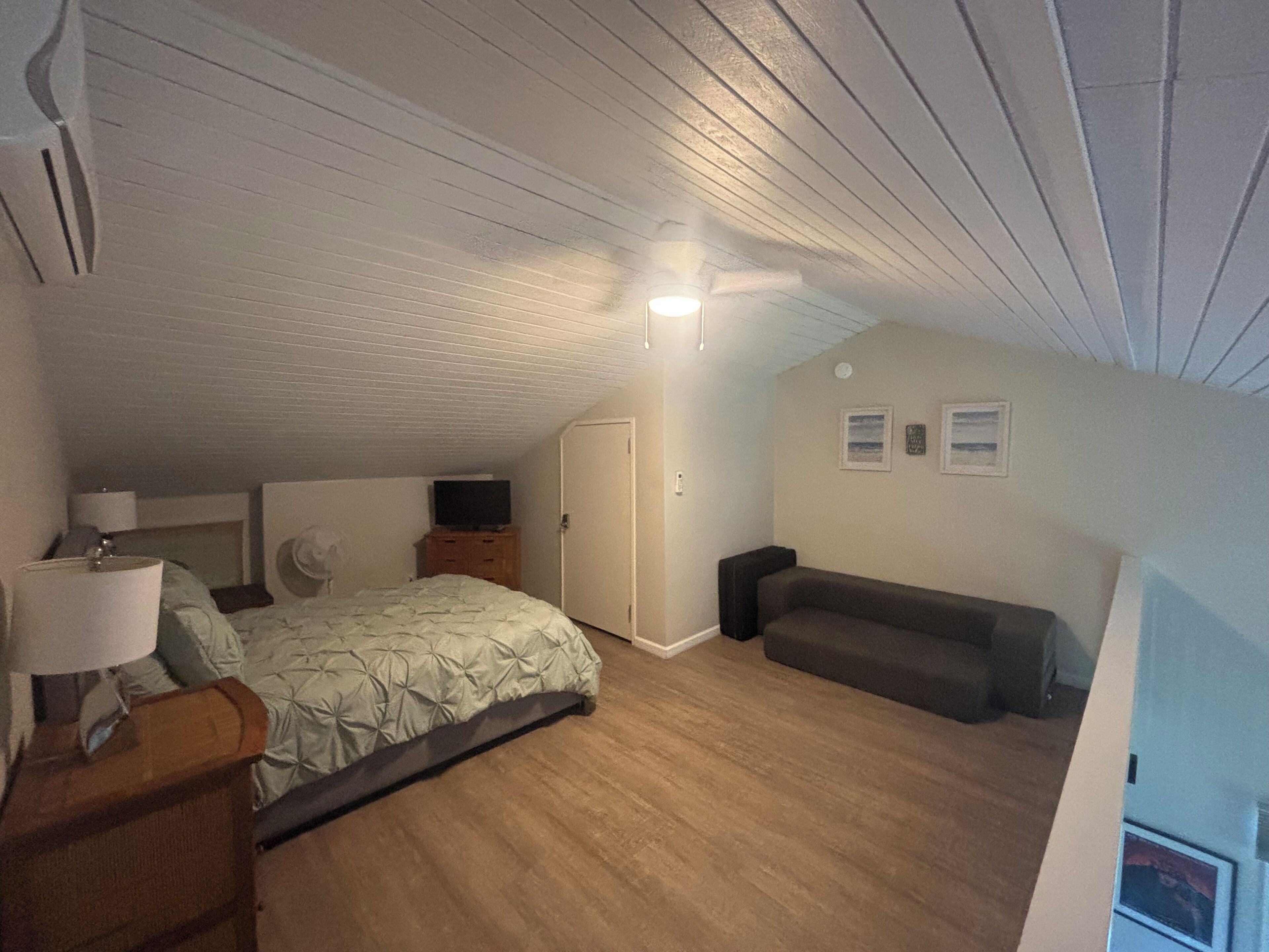 1 habitación, tabla de planchar con plancha, wifi gratis y ropa de cama 