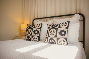 2 bedrooms, iron/ironing board, free WiFi, bed sheets