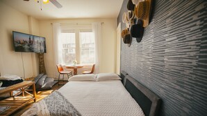2 slaapkamers, een strijkplank/strijkijzer, gratis wifi, beddengoed