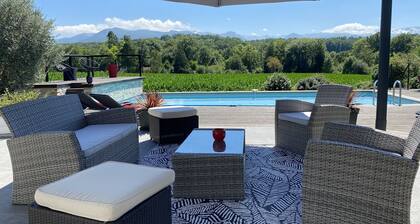 Maison face aux montagnes, piscine, sauna