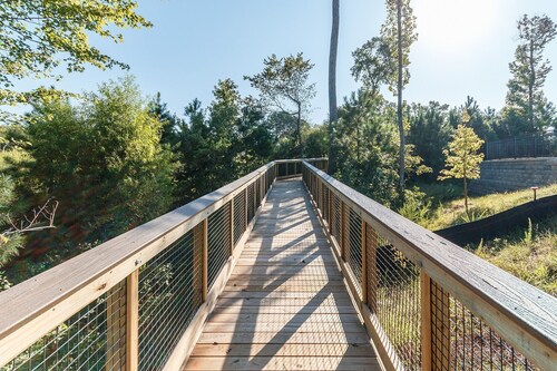 New Modern Home near RDU-1st floor bedroom