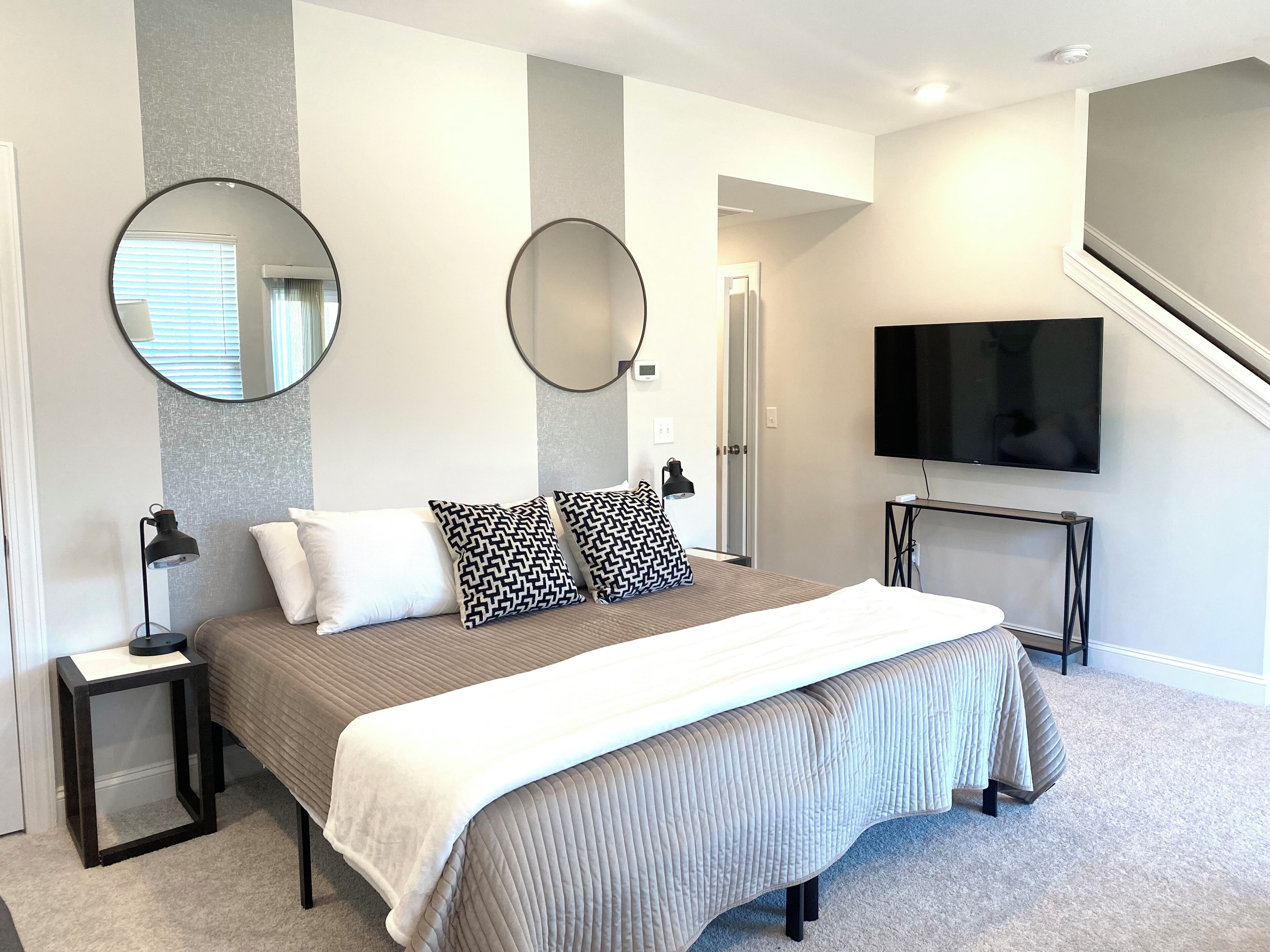 4 bedrooms, desk, iron/ironing board, travel cot