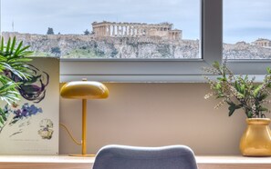 Terrace Suite (Acropolis View) | Minibar, individually decorated, individually furnished, desk - Arcade Hotel (Athens)