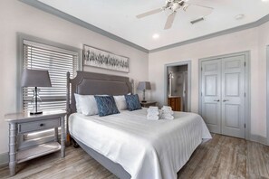 4 bedrooms, desk, iron/ironing board, WiFi