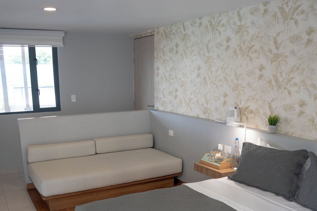 Quarto triplo standard | Edredons de pluma, cofres nos quartos, cortinas blackout