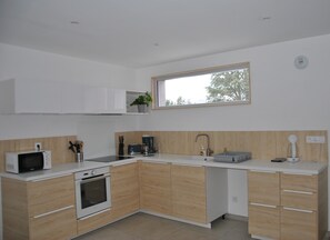 Frigorifero, microonde, forno, piano cottura
