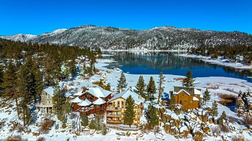 HOT TUB•MOVIE ROOM•GAME ROOM•DOGS ALLOWED•CENTRALLY LOCATED•FENCED IN PROPERTY