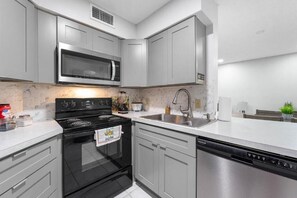 Fridge, microwave, oven, stovetop - "Orlando Magic at 3697 Vacation Apartment: Your Getaway!" (Orlando)