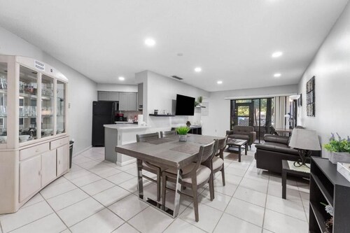 "Orlando Magic at 3697 Vacation Apartment: Your Getaway!"