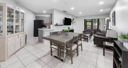 "Orlando Magic at 3697 Vacation Apartment: Your Getaway!"