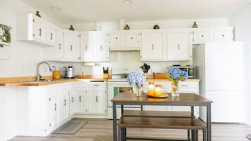 冰箱、微波炉、烤箱、炉灶