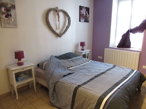 1 bedroom, desk, soundproofing, iron/ironing board - Renovated old house with all comforts (Narcy)