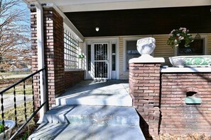 Exterior detail - Affordable Comfort 5 Mins from Downtown Indy (Indianapolis)