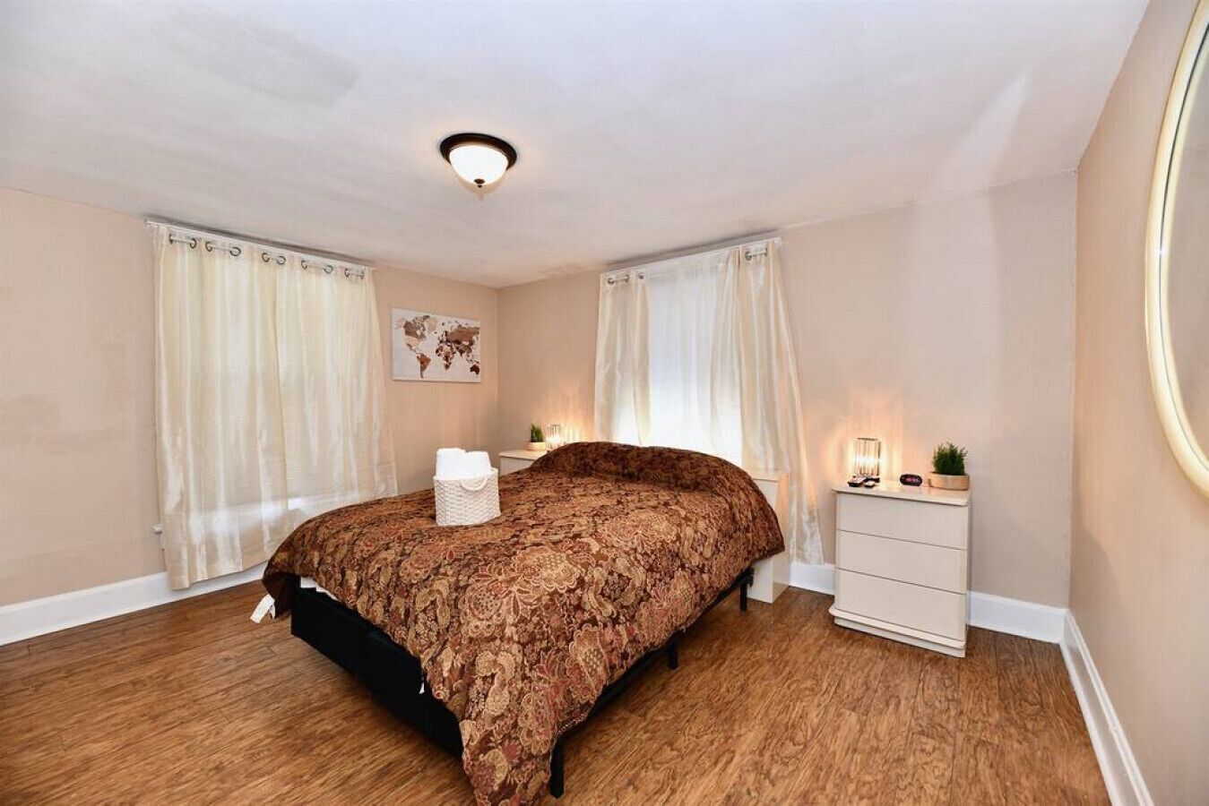 Luxury Oasis 5 Min to Downtown Indy Sleeps 10