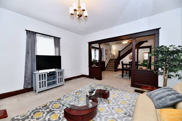 Smart TV - Affordable Comfort 5 Mins from Downtown Indy (Indianapolis)