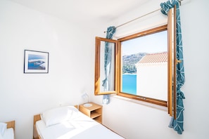 3 habitaciones, tabla de planchar con plancha, wifi y ropa de cama 