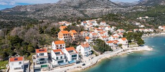 Apartment Bobić- Three Bedroom Apartment with Balcony and Sea View