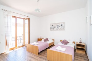 3 chambres, fer et planche à repasser, Wi-Fi, draps fournis