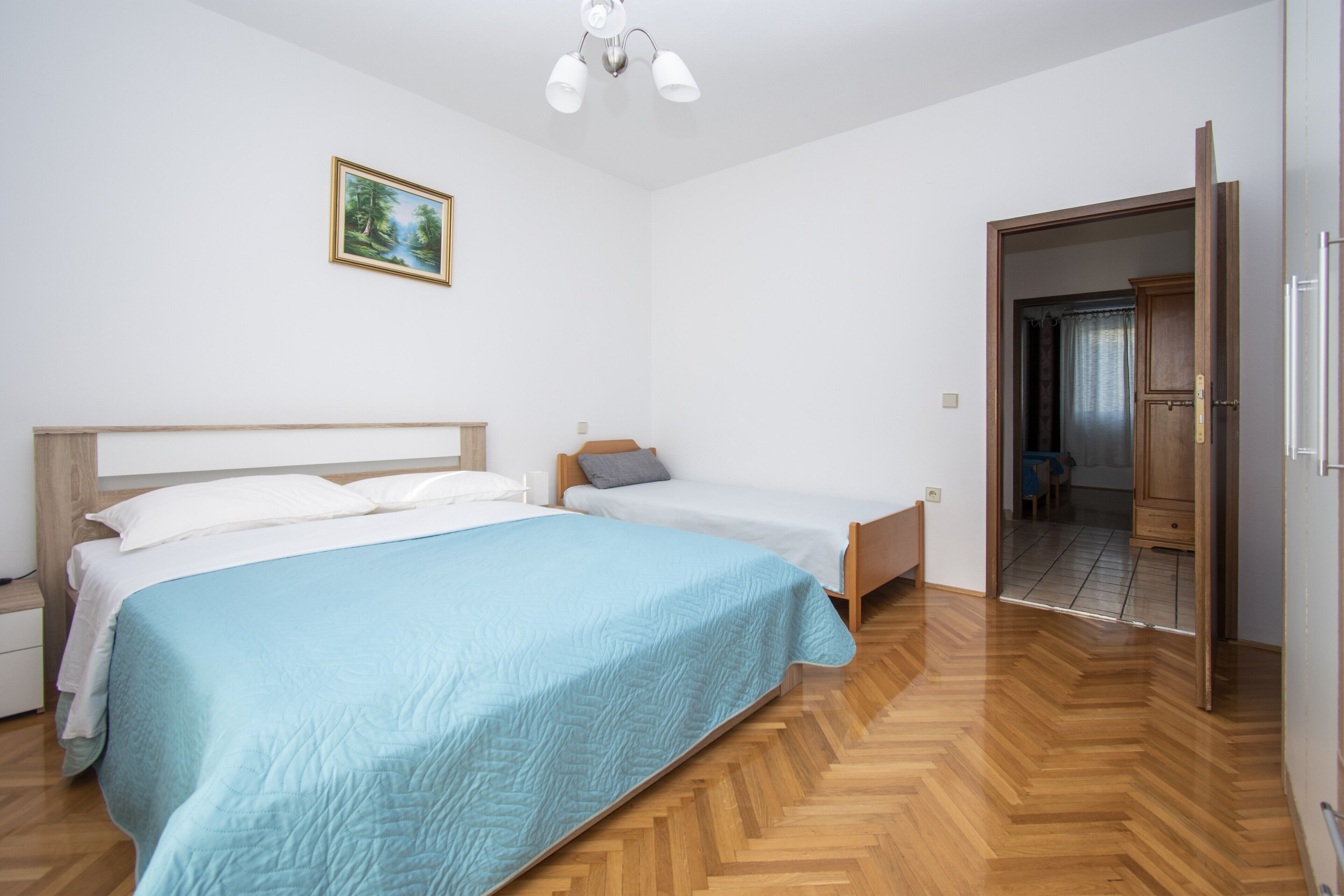 3 chambres, chambres insonorisées, fer et planche à repasser, Wi-Fi