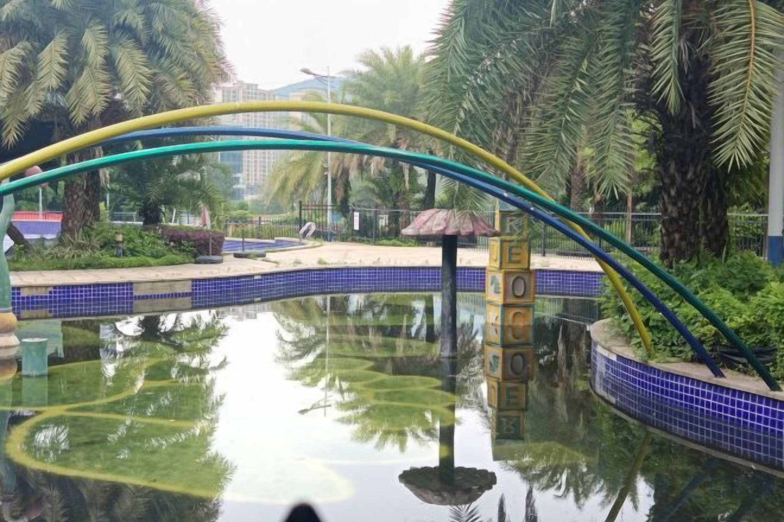 泳池