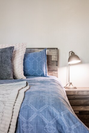 2 bedrooms, iron/ironing board, free WiFi, bed sheets - ⤃ Colorado Hideaway! 2 BR, 1.5 Bath w/AC Sleeps 6! (Colorado Springs)