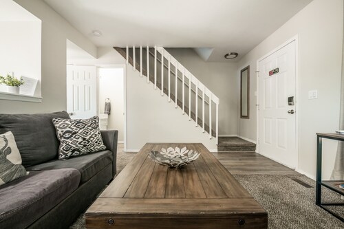 ⤃ Colorado Hideaway! 2 BR, 1.5 Bath w/AC Sleeps 6!