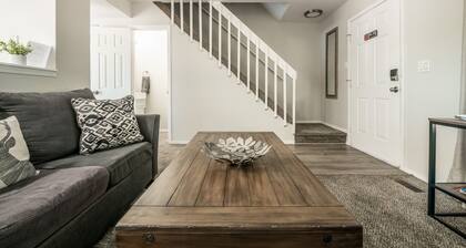 ⤃ Colorado Hideaway! 2 BR, 1.5 Bath w/AC Sleeps 6!