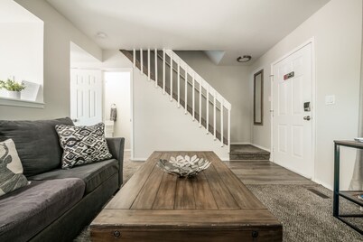 ⤃ Colorado Hideaway! 2 BR, 1.5 Bath w/AC Sleeps 6!