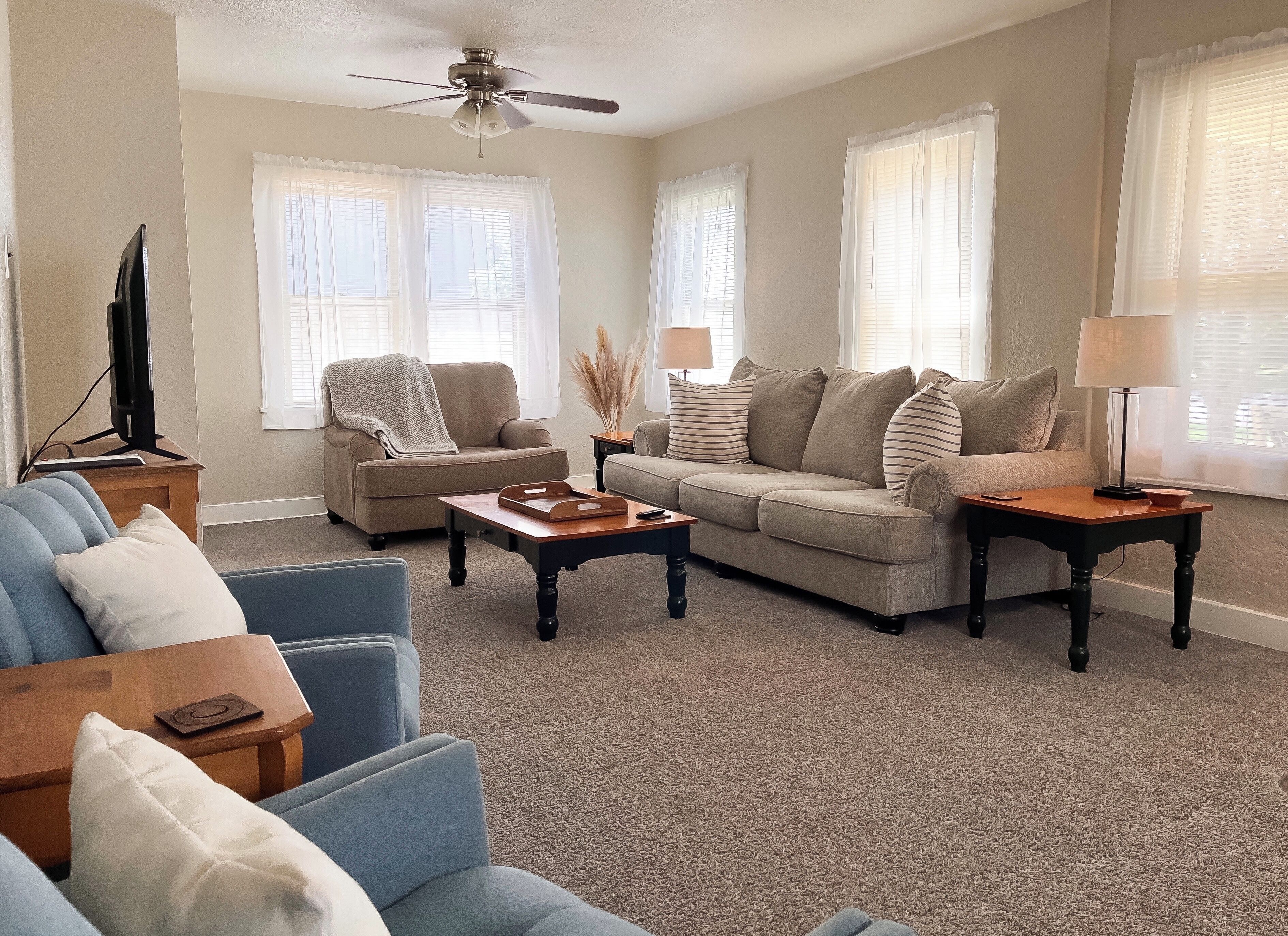 Pet Friendly! FREE Stay For 2 Pets at Spacious 3 Bedroom 1 Bath Home 