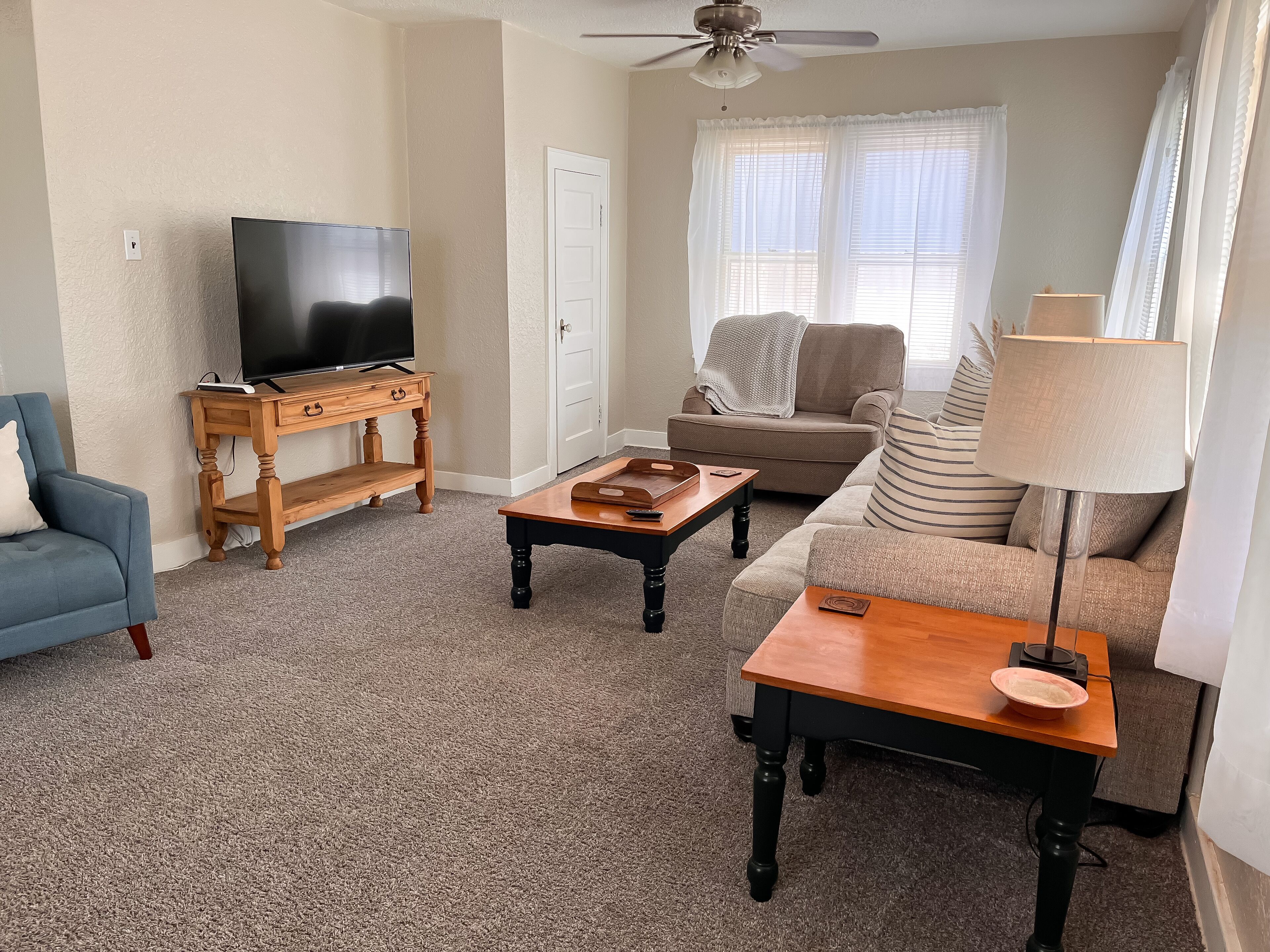Pet Friendly! FREE Stay For 2 Pets at Spacious 3 Bedroom 1 Bath Home 
