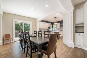 Dining - Jackson Woods: Explore Michigan This Summer from a Luxe Base (Grandville)