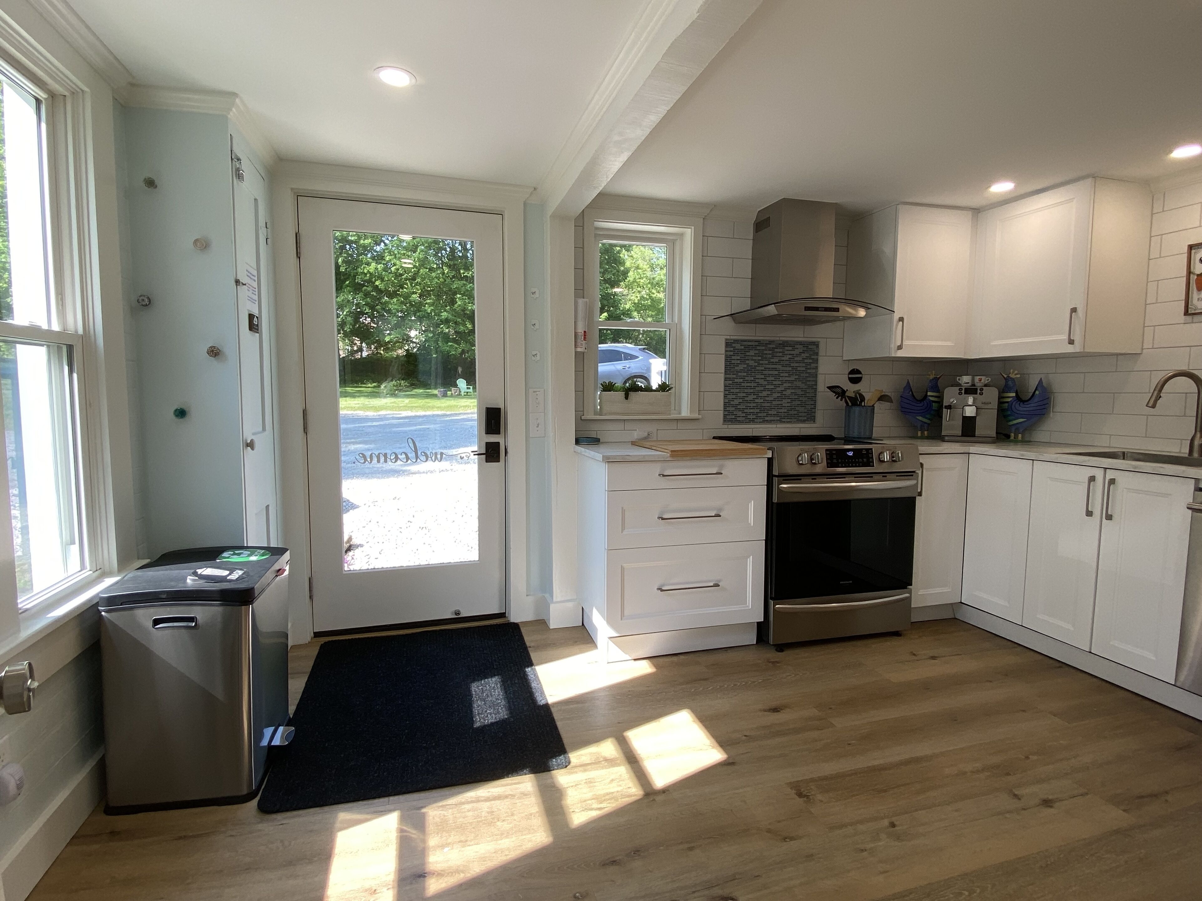 New Reno, New Everything! Crisp and Clean 2 Bedroom in Stockbridge Center.  
