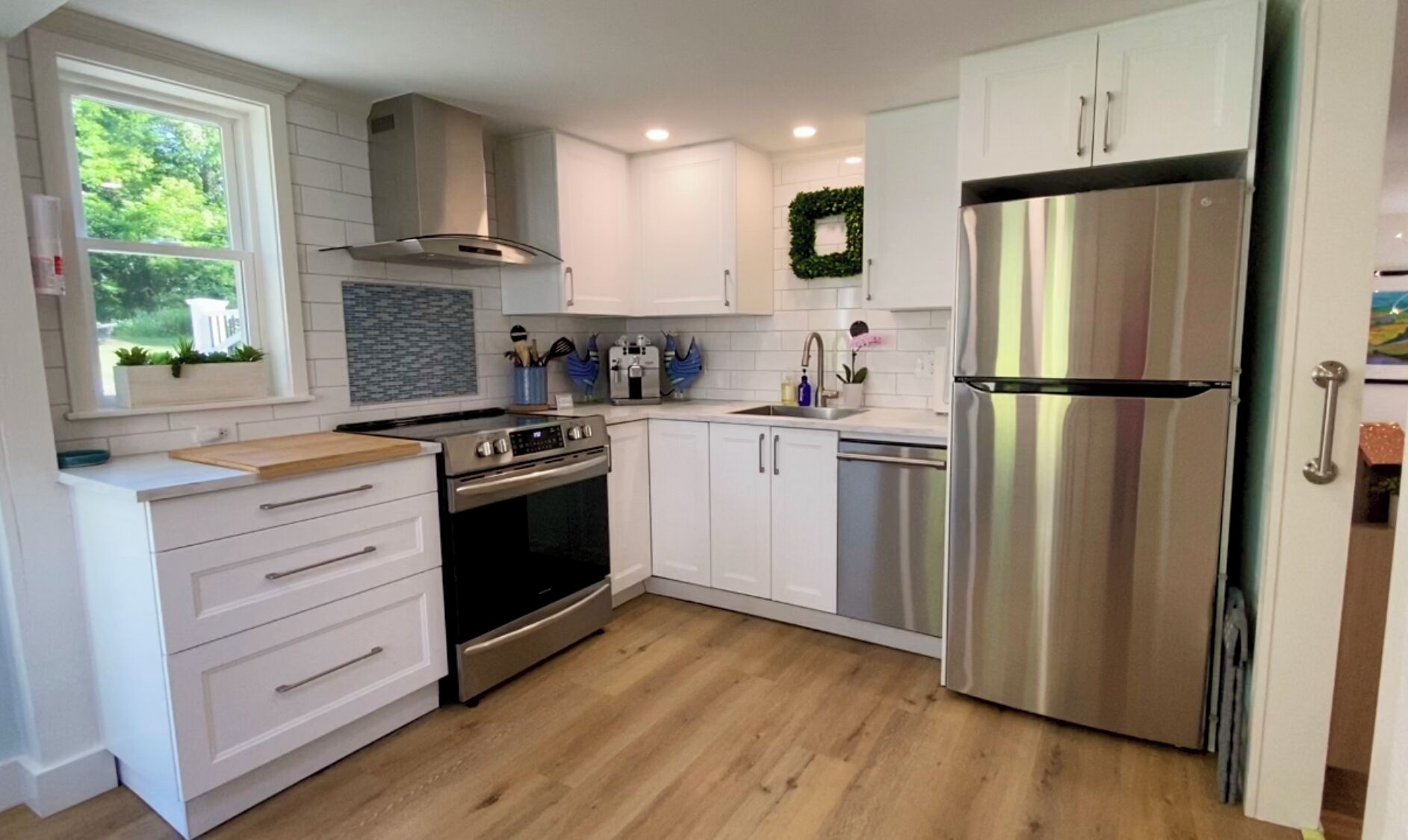 New Reno, New Everything! Crisp and Clean 2 Bedroom in Stockbridge Center.  
