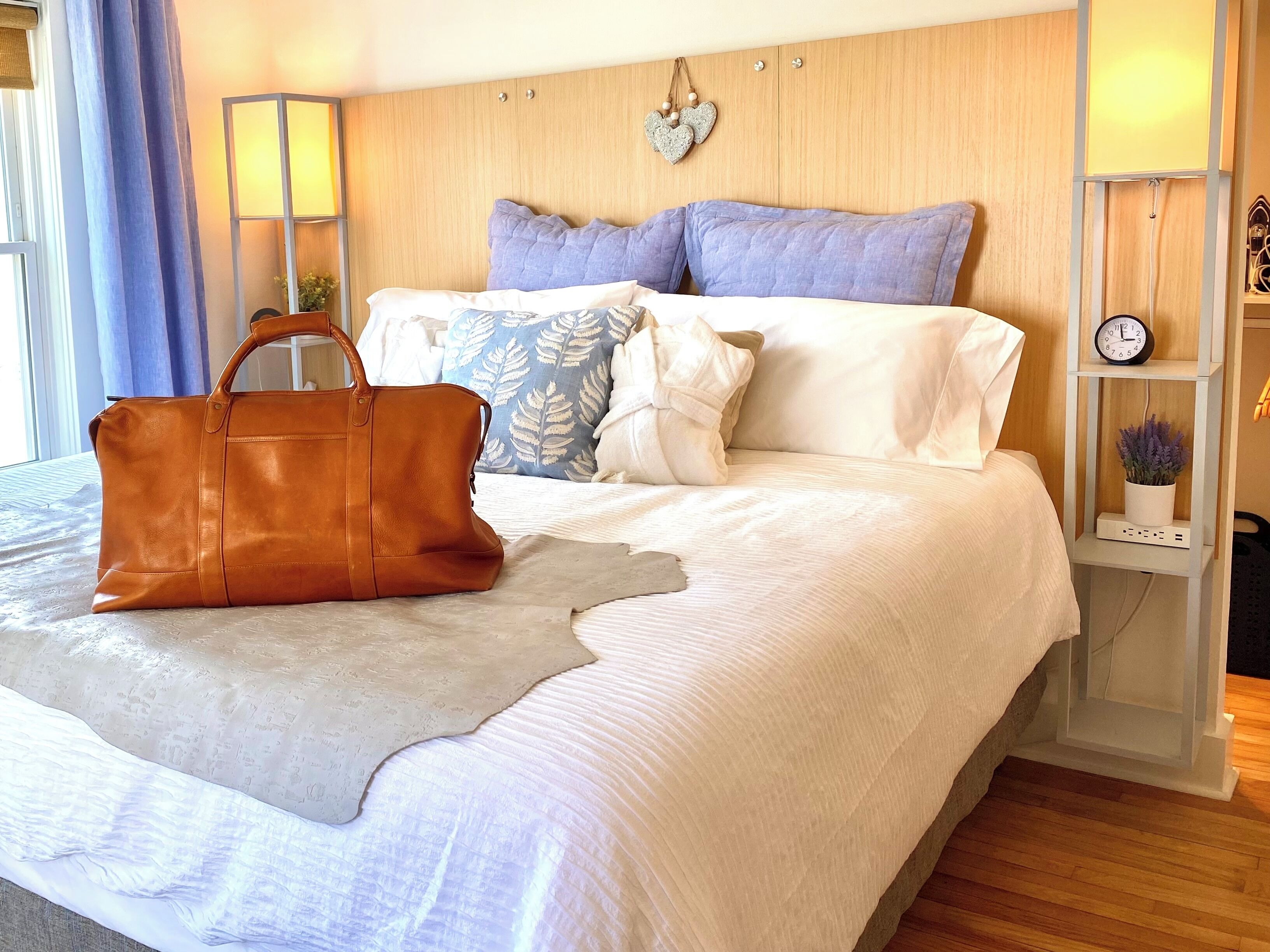 New Reno, New Everything! Crisp and Clean 2 Bedroom in Stockbridge Center.  
