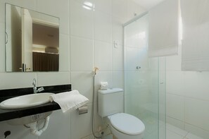 Deluxe-Haus | Badezimmer | Dusche, Handtücher
