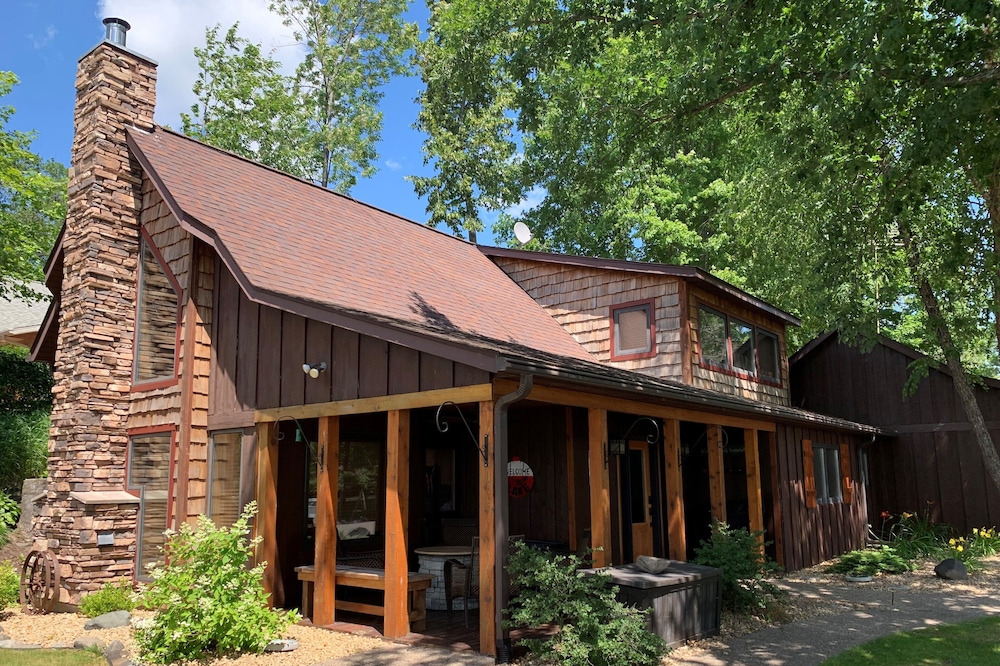 Premier cabin on beautiful Balsam Lake, WI, large loft and amazing sunset views!