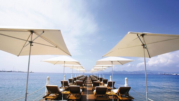 Outdoor banquet area - August-2523- (Cannes)