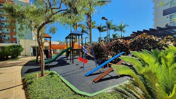 Leilighet – club, adgang til basseng, bakgårdsutsikt | Barneområde