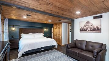 2 bedrooms, desk, iron/ironing board, WiFi