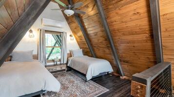 2 bedrooms, desk, iron/ironing board, WiFi