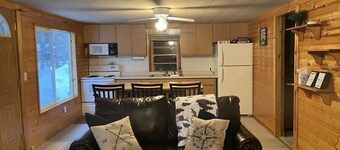 Cozy Getaway by Crooked Lake. Steps to the boat launch