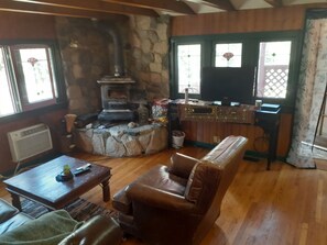 Living area - Idyllic rustic country house for extended stay over 30 days ideal for World cup  (Sylmar)